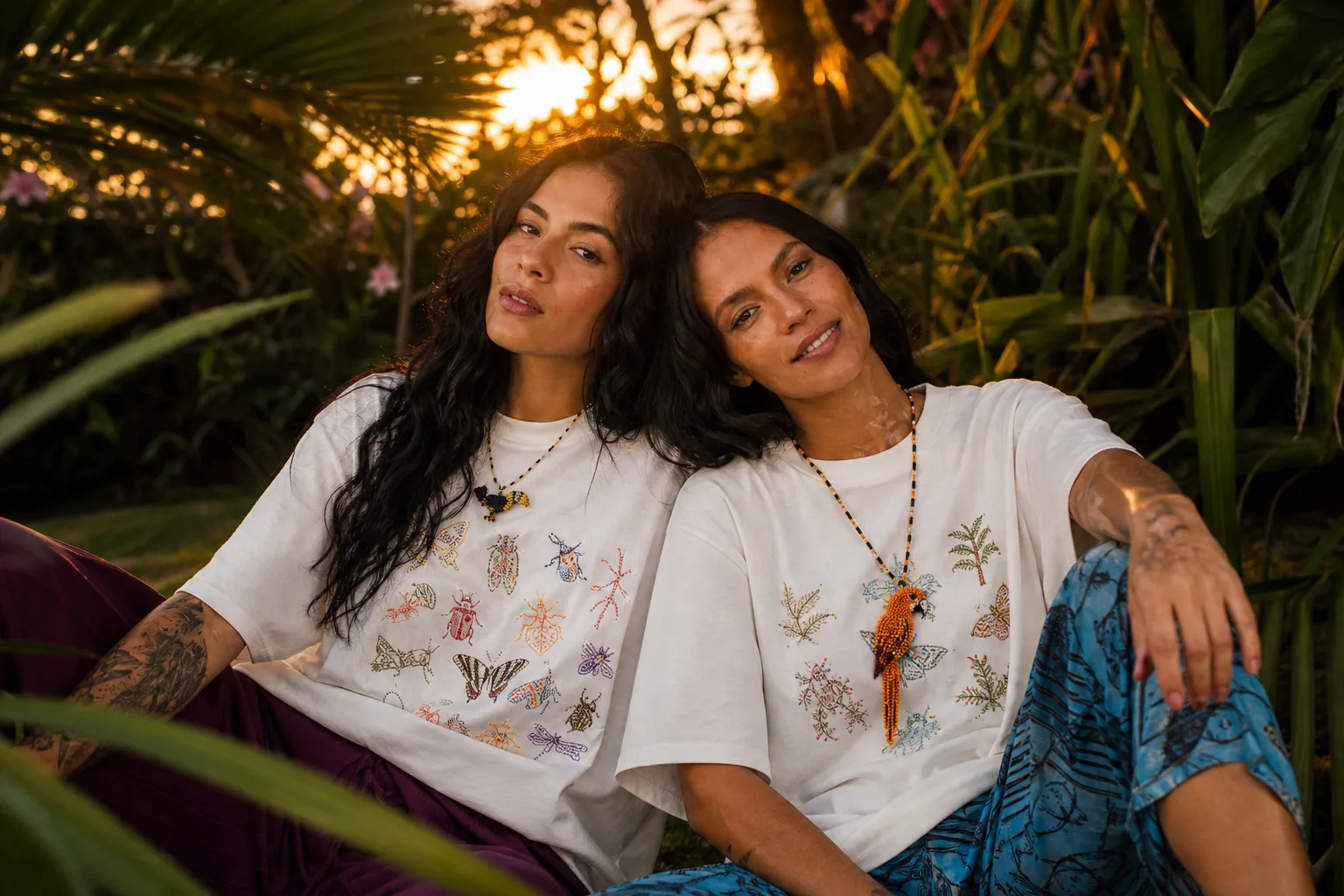 Mujeres Selvática rodeadas de naturaleza colombiana